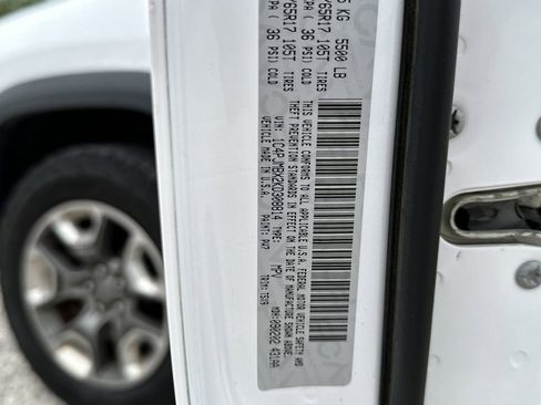 Used 2019 Jeep Cherokee Trailhawk image 38