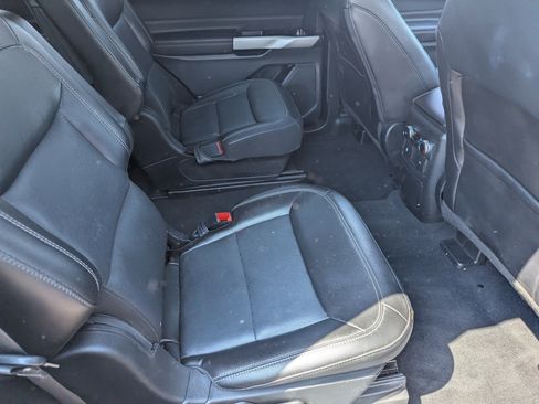Used 2022 Ford Explorer Limited RWD image 12