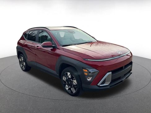 Used 2025 Hyundai Kona SEL image 1
