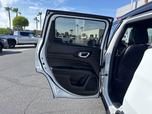 Used 2025 Jeep Compass Trailhawk w/ Trailer Tow Group image 16