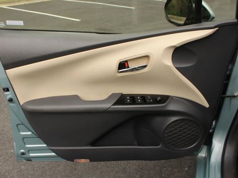 Used 2017 Toyota Prius Three FWD image 15