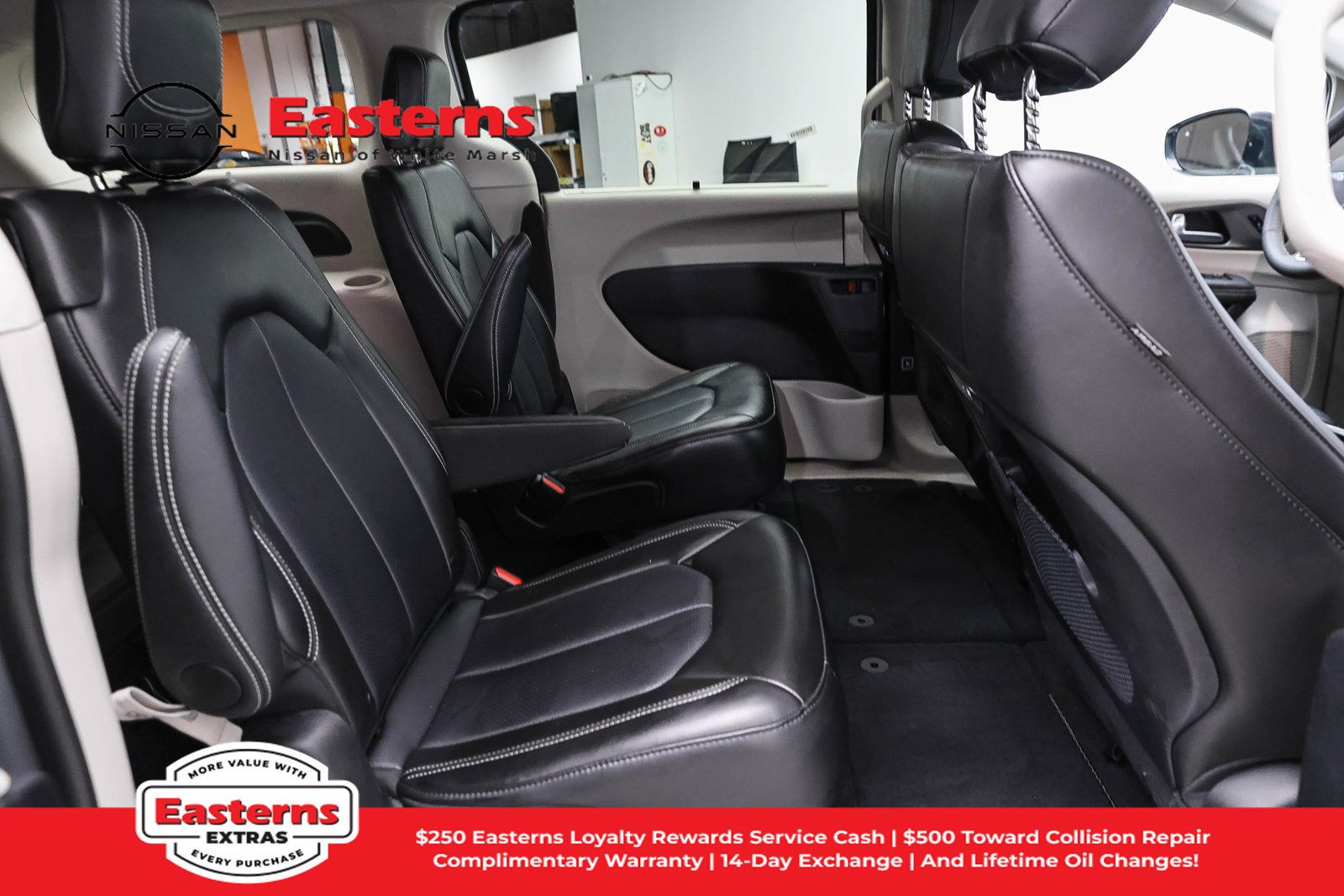 Used 2024 Chrysler Pacifica Touring-L FWD image 23