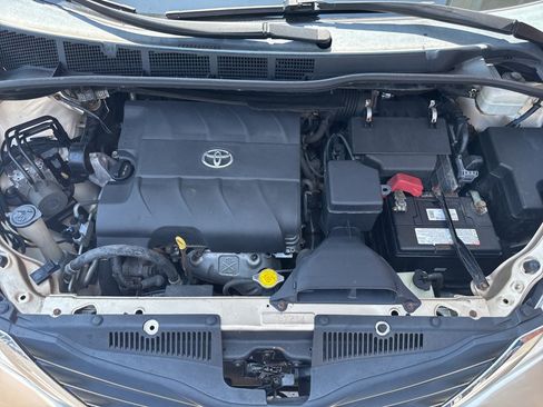 Used 2013 Toyota Sienna LE FWD image 36