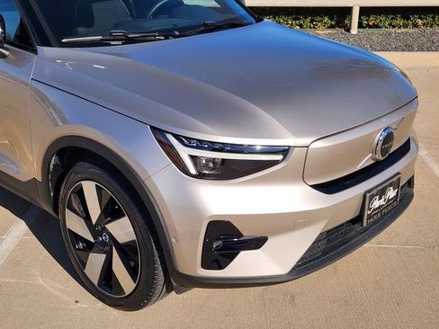 Used 2024 Volvo XC40 Recharge Plus w/ Protection Package Premier image 9