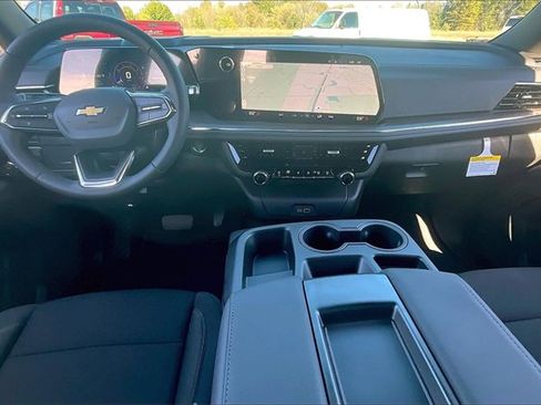 New 2026 Chevrolet Suburban LS image 5