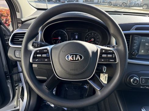 Used 2019 Kia Sorento AWD V6 image 18