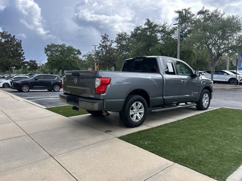 Used 2017 Nissan Titan SV RWD image 5