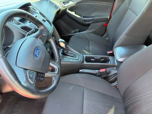 Used 2016 Ford Focus SE w/ SE Sport Package FWD image 13