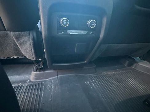 Used 2024 Chevrolet Traverse RS image 5