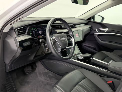Used 2022 Audi e-tron Premium image 4