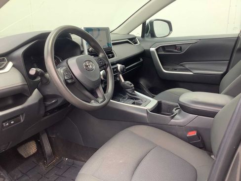 Used 2023 Toyota RAV4 LE AWD/4WD image 3