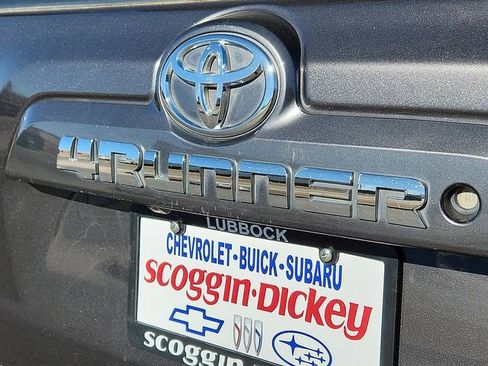 Used 2016 Toyota 4Runner SR5 Premium image 9