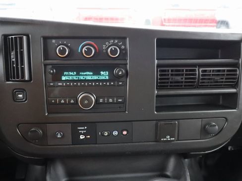 Used 2018 Chevrolet Express 2500 Extended image 10