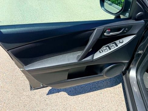 Used 2013 MAZDA MAZDA3 i Touring FWD image 12