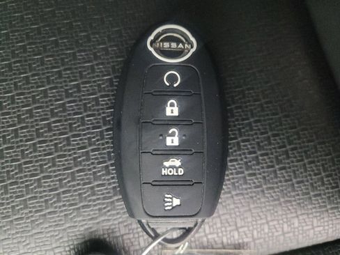 Used 2022 Nissan Rogue SV w/ SV Premium Package FWD image 32