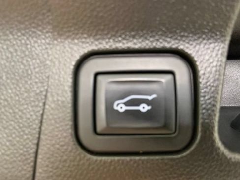 Used 2023 GMC Acadia SLT AWD/4WD image 12