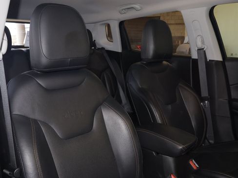 Used 2018 Jeep Compass Limited w/ Safe & Security Group AWD/4WD image 39