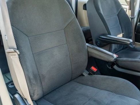 Used 2018 Dodge Grand Caravan SE w/ UConnect Hands-Free Group image 40