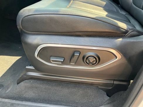 Used 2025 Jeep Wagoneer Series III w/ Premium Group I AWD/4WD image 19