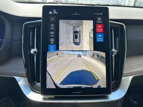 Used 2025 Volvo XC90 B5 Plus image 23