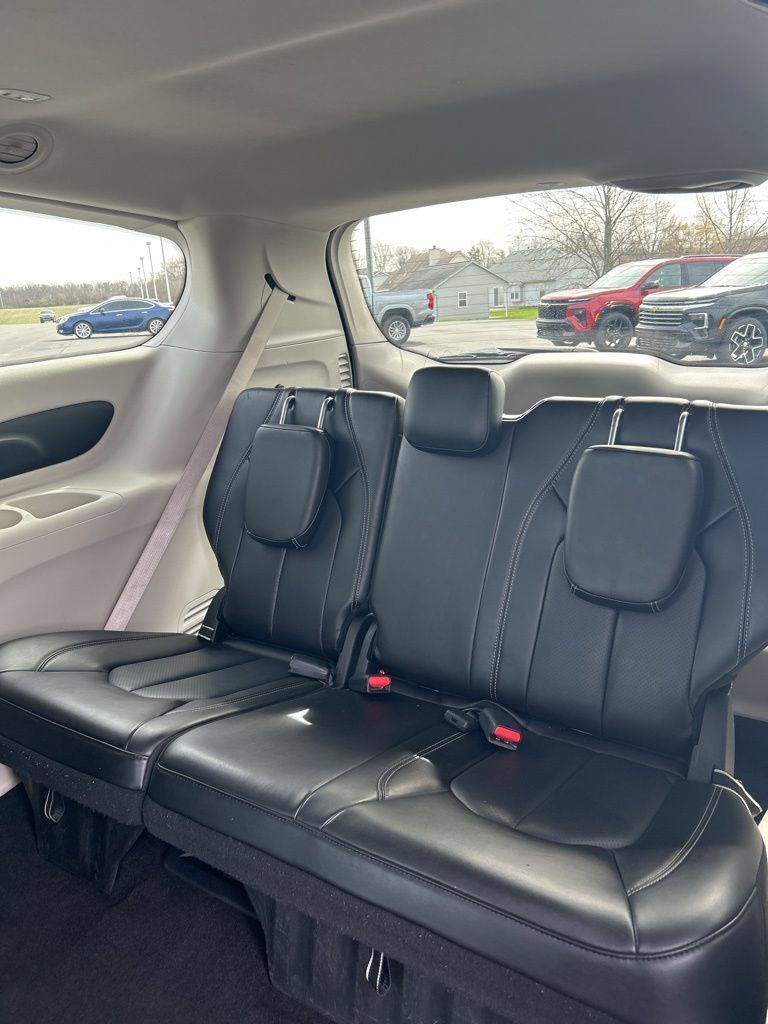Used 2023 Chrysler Pacifica Touring-L FWD image 55