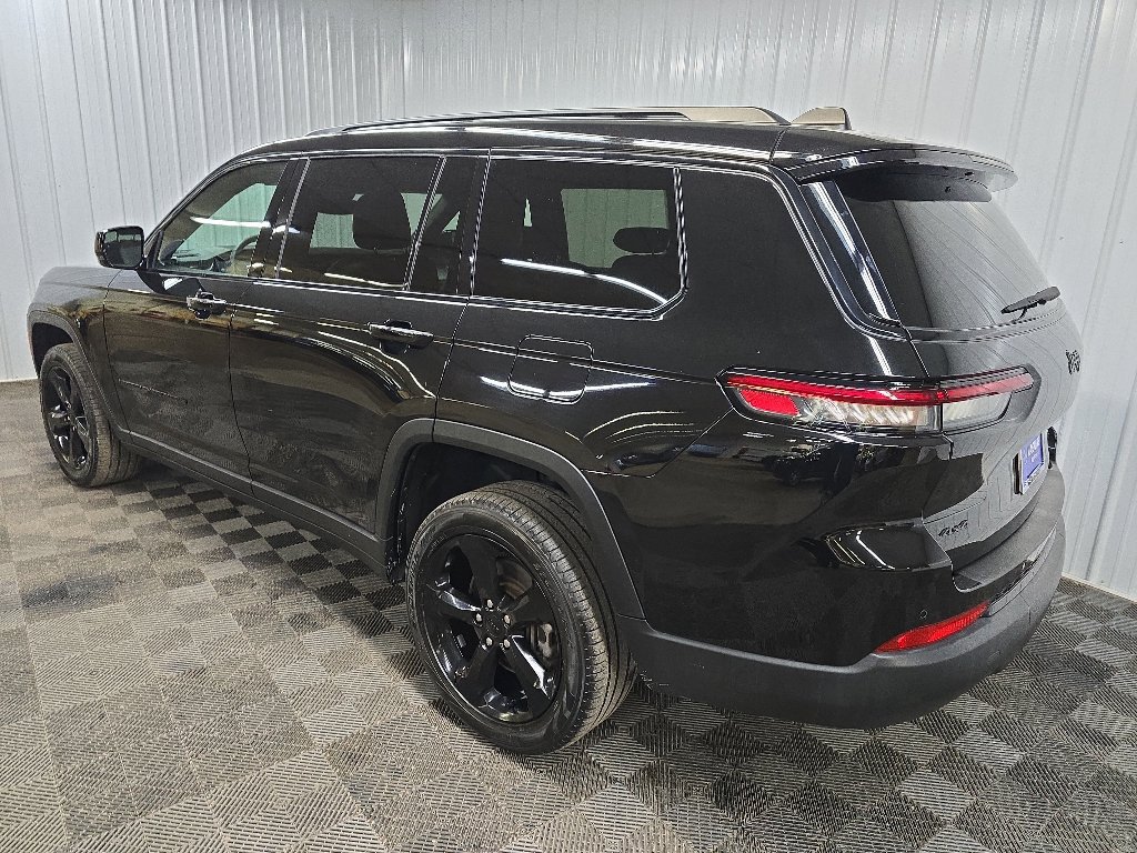 Used 2024 Jeep Grand Cherokee L Limited w/ Black Appearance Package AWD/4WD image 9
