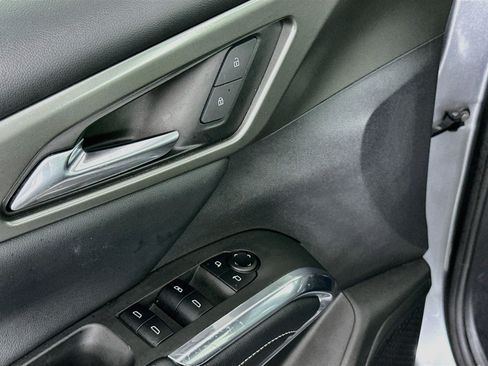 Used 2025 Chevrolet Traverse LT FWD image 15