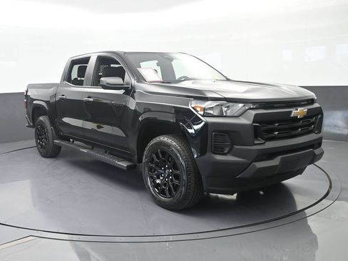 Used 2025 Chevrolet Colorado W/T w/ WT Custom Package RWD image 9