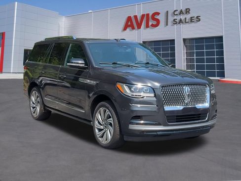 Used 2023 Lincoln Navigator Reserve AWD/4WD image 3