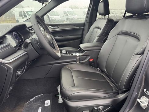 New 2025 Jeep Grand Cherokee Limited image 14