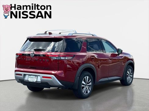 Used 2023 Nissan Pathfinder SL w/ Black Appearance Package AWD/4WD image 2