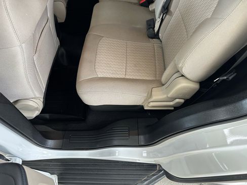 Certified 2019 Ford Explorer FWD image 22