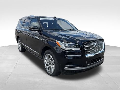 Used 2024 Lincoln Navigator Reserve AWD/4WD image 3