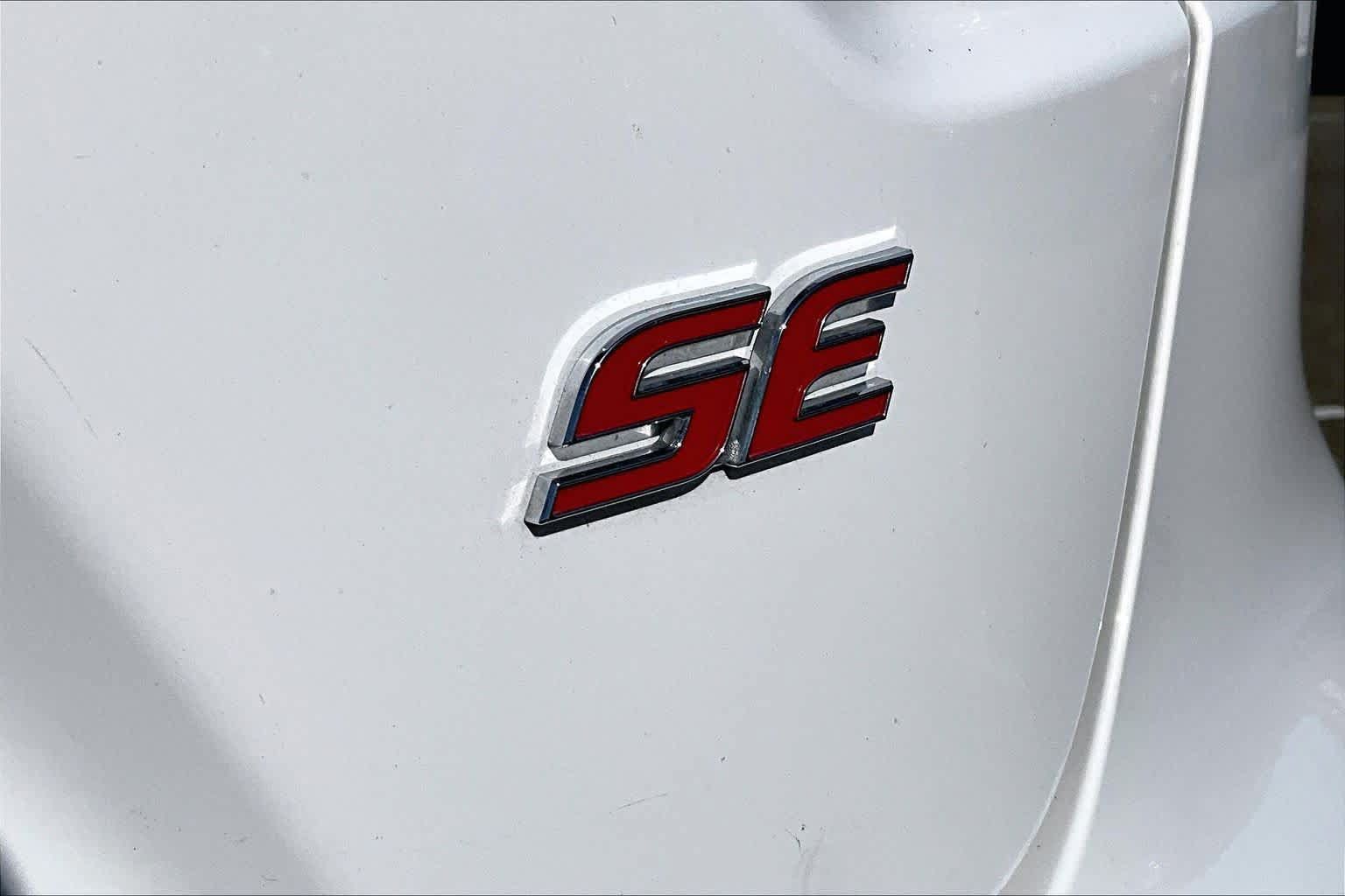 Used 2024 Toyota Corolla SE FWD image 9