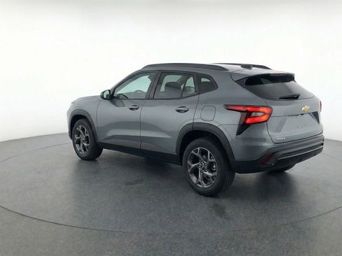 Used 2025 Chevrolet Trax LT image 6