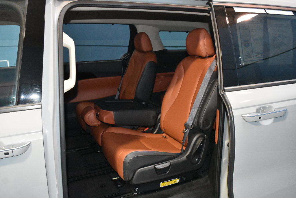 Used 2024 Kia Carnival SX FWD image 20