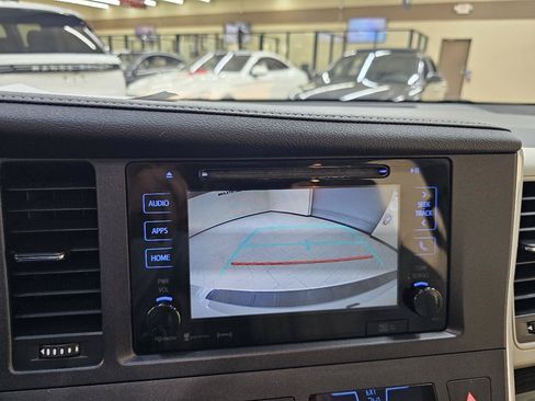 Used 2016 Toyota Sienna XLE w/ XLE Navigation Package FWD image 32