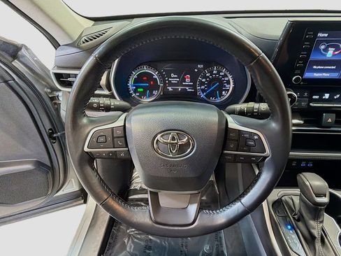 Used 2022 Toyota Highlander XLE AWD/4WD image 13
