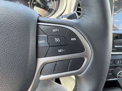 Used 2019 Jeep Cherokee Limited AWD/4WD image 22