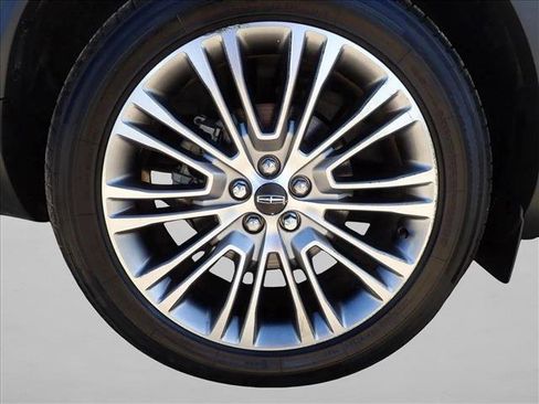 Used 2016 Lincoln MKX Reserve w/ Climate Package AWD/4WD image 7
