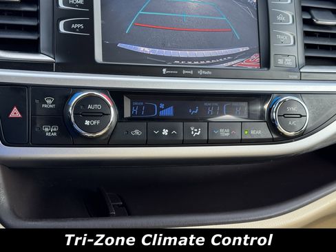 Used 2019 Toyota Highlander XLE image 9