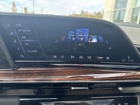 Used 2023 Cadillac Escalade Premium Luxury image 25