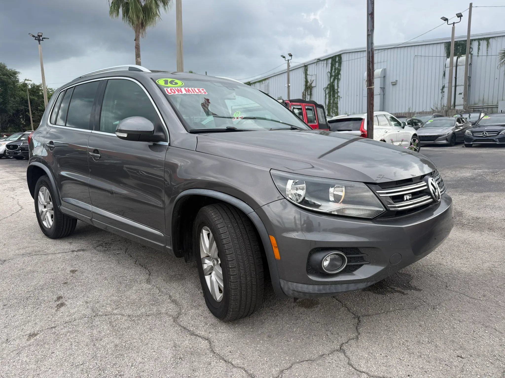 Used 2016 Volkswagen Tiguan R-Line FWD image 3