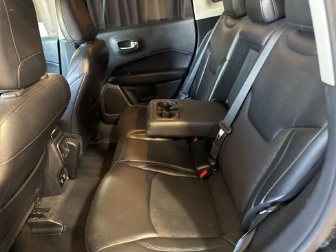 Used 2018 Jeep Compass Latitude w/ Popular Equipment Group FWD image 14