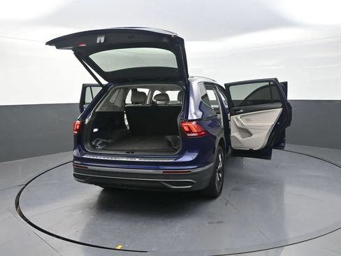 Used 2022 Volkswagen Tiguan SE AWD/4WD image 36
