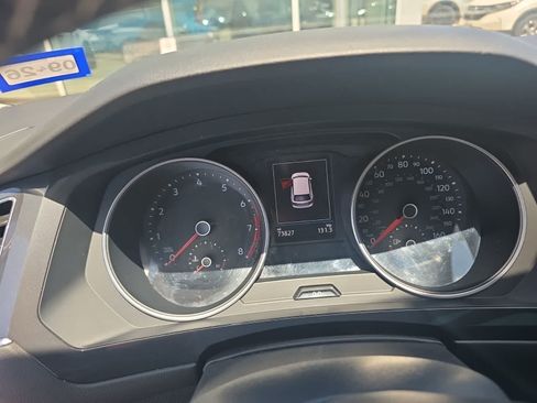Used 2021 Volkswagen Tiguan SE AWD/4WD image 8