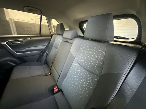 Used 2025 Toyota RAV4 XLE FWD image 22