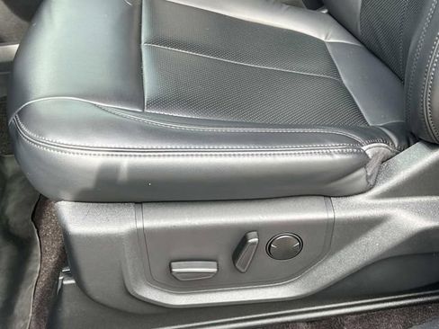 Used 2023 Ford Expedition XLT image 13