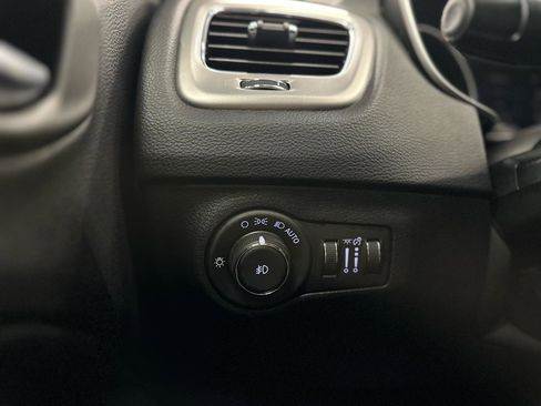 Used 2018 Jeep Compass Latitude w/ Popular Equipment Group image 19