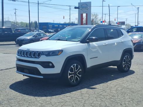 Used 2023 Jeep Compass Limited AWD/4WD image 3